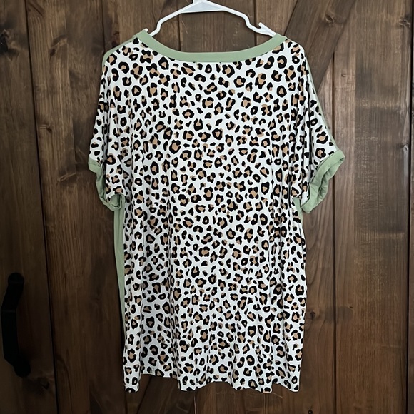 Reb in J Green and leopard top - Picture 2 of 4